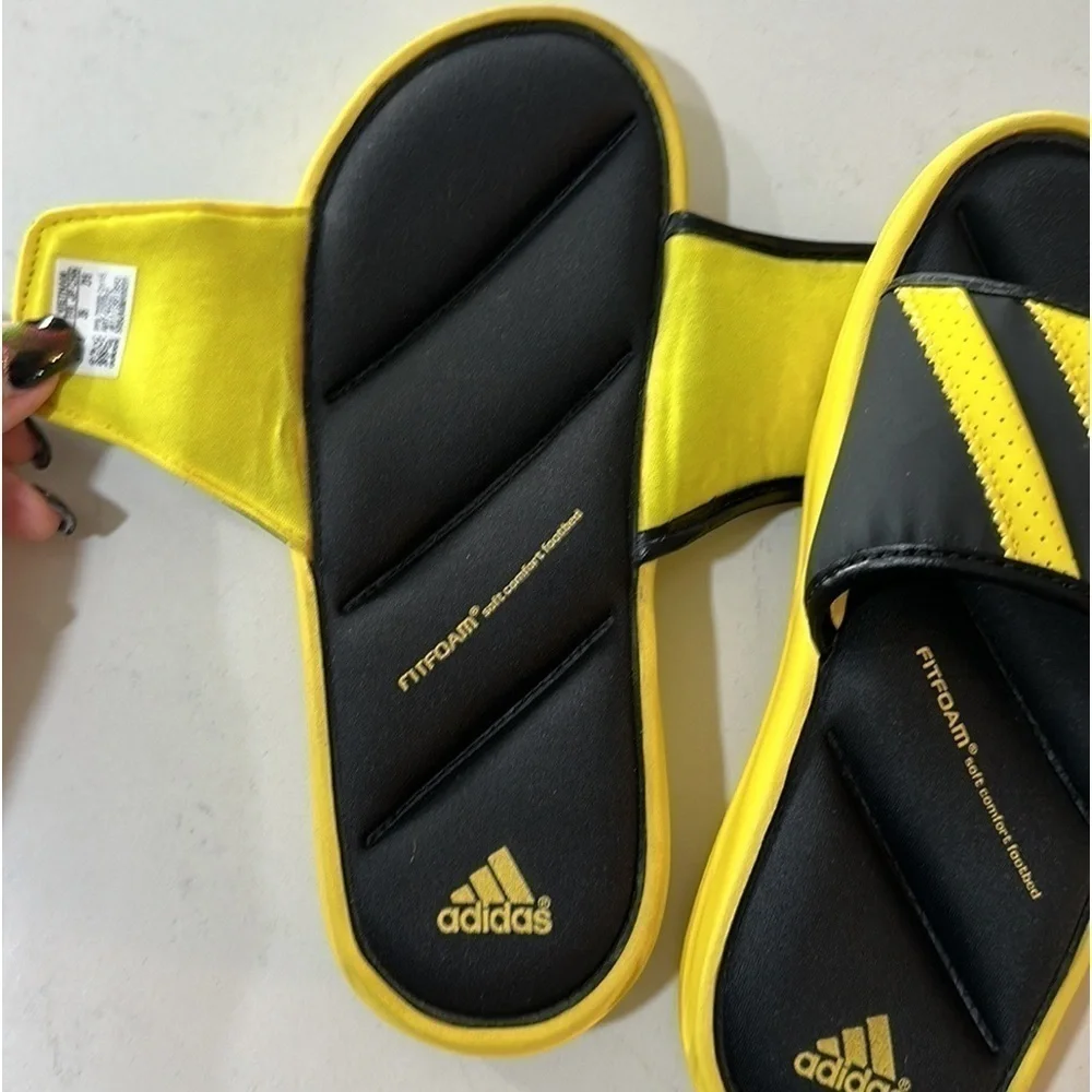 Kid’s Adidas Fit Foam Slip-On Sandals - EUC - Size 3